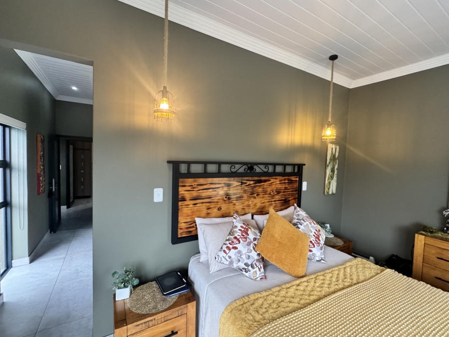 4 Bedroom Property for Sale in Outeniquasbosch Western Cape